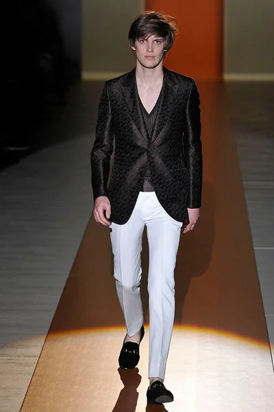 Look 37